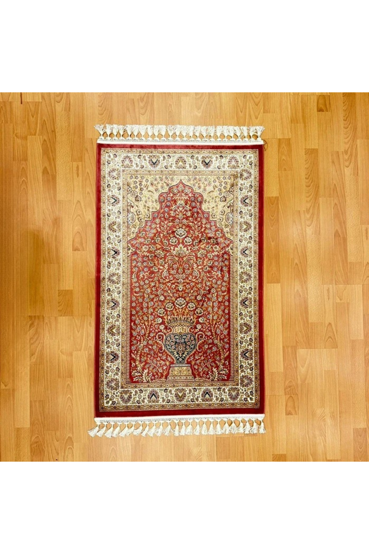 Mihrâb-ı Gülzâr Motifli İpek Seccade